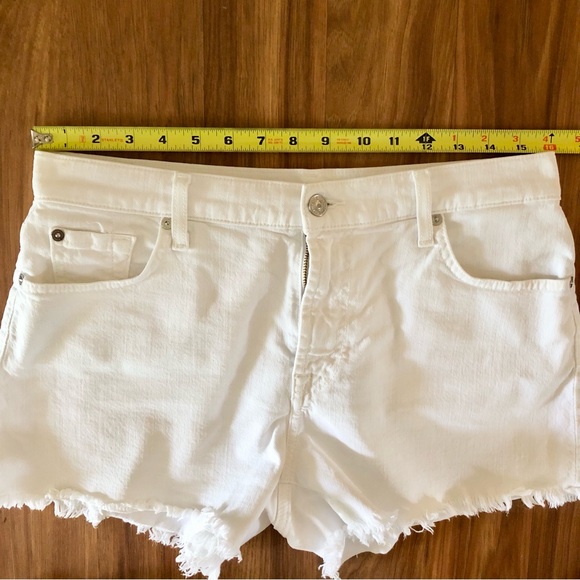7 For All Man Kind White Denim Shorts - Size 29 - Picture 11 of 15